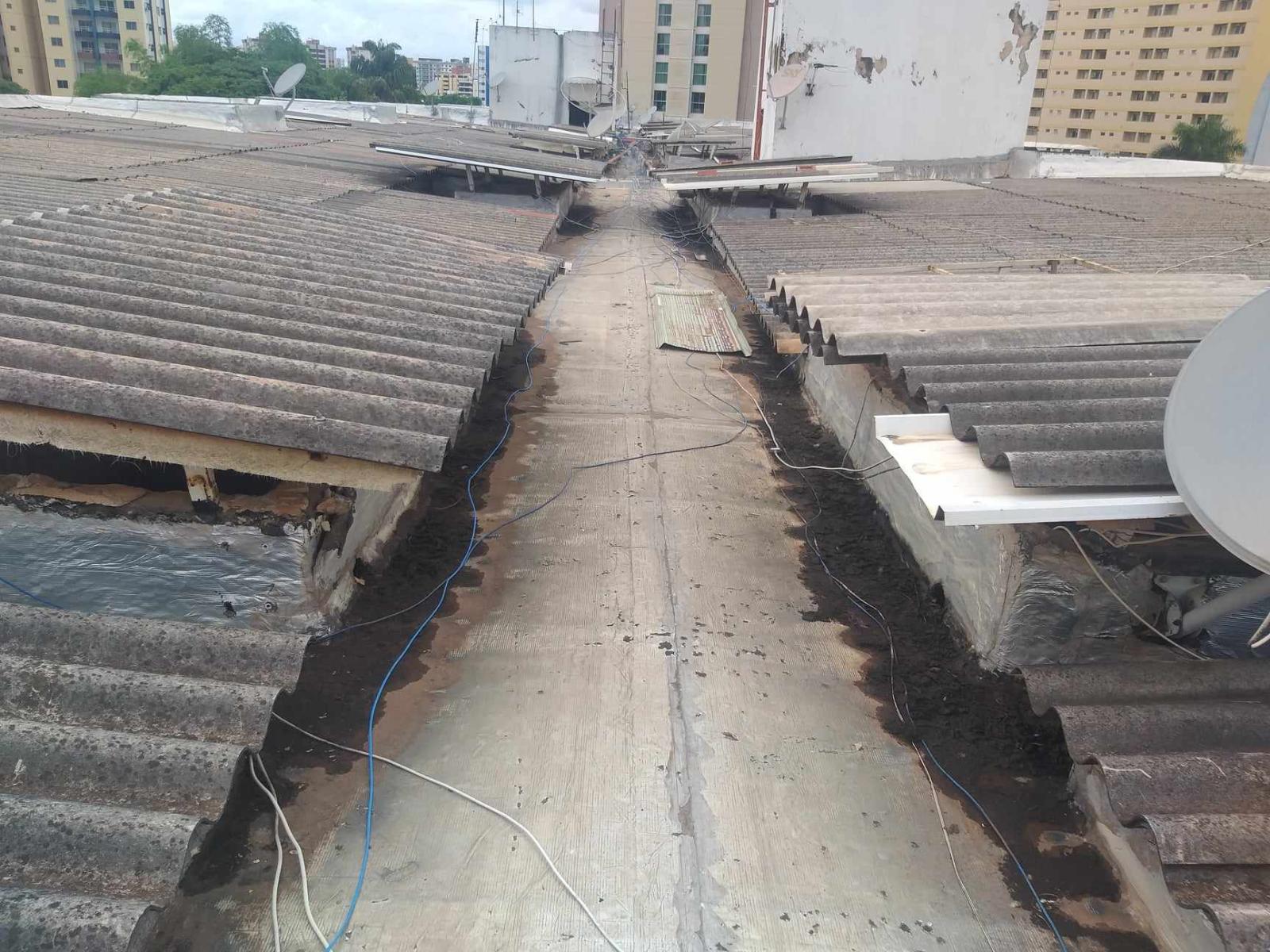 Impermeabilização de telhados e coberturas expostas.