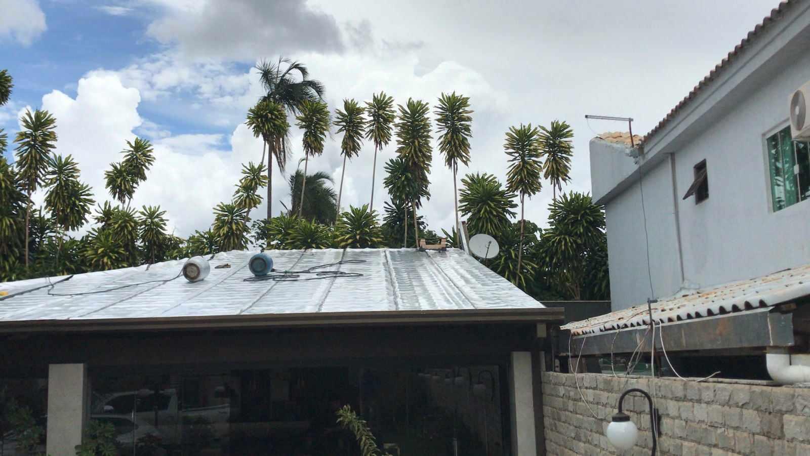 Impermeabilização e isolamento térmico, para telhados e coberturas expostas.