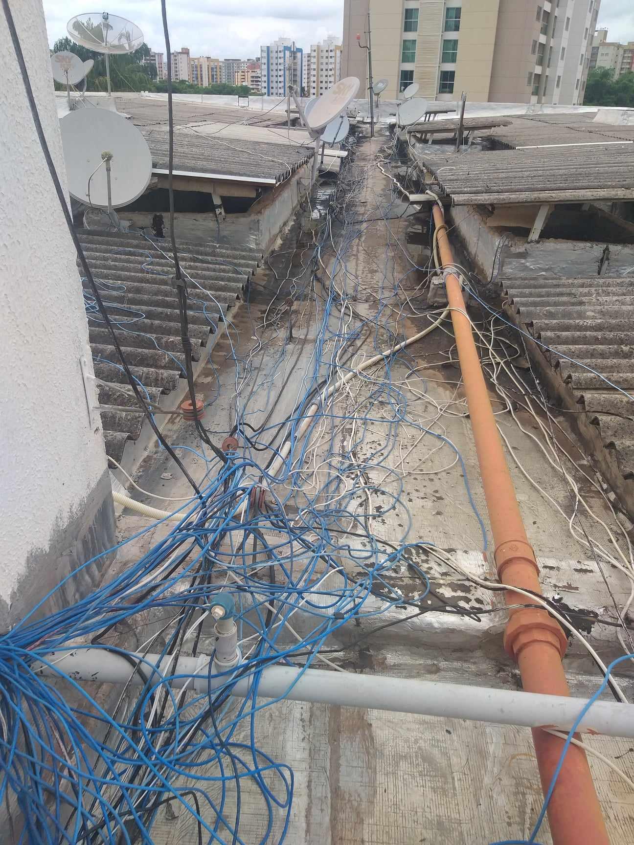 Impermeabilização de calhas de concreto, telhados e galpões.