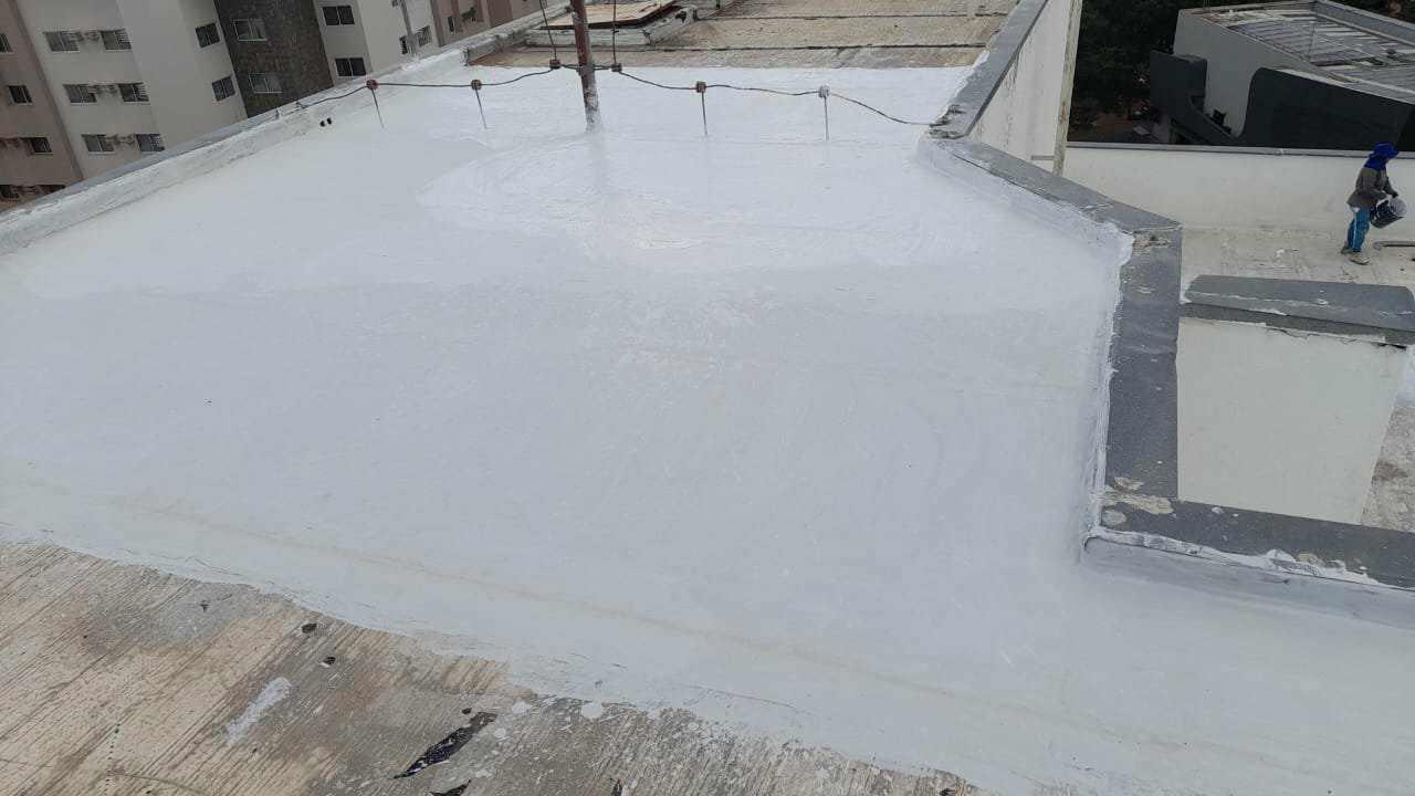 Impermeabilização e isolamento térmico, para telhados e coberturas expostas com borracha liquida e bidim.