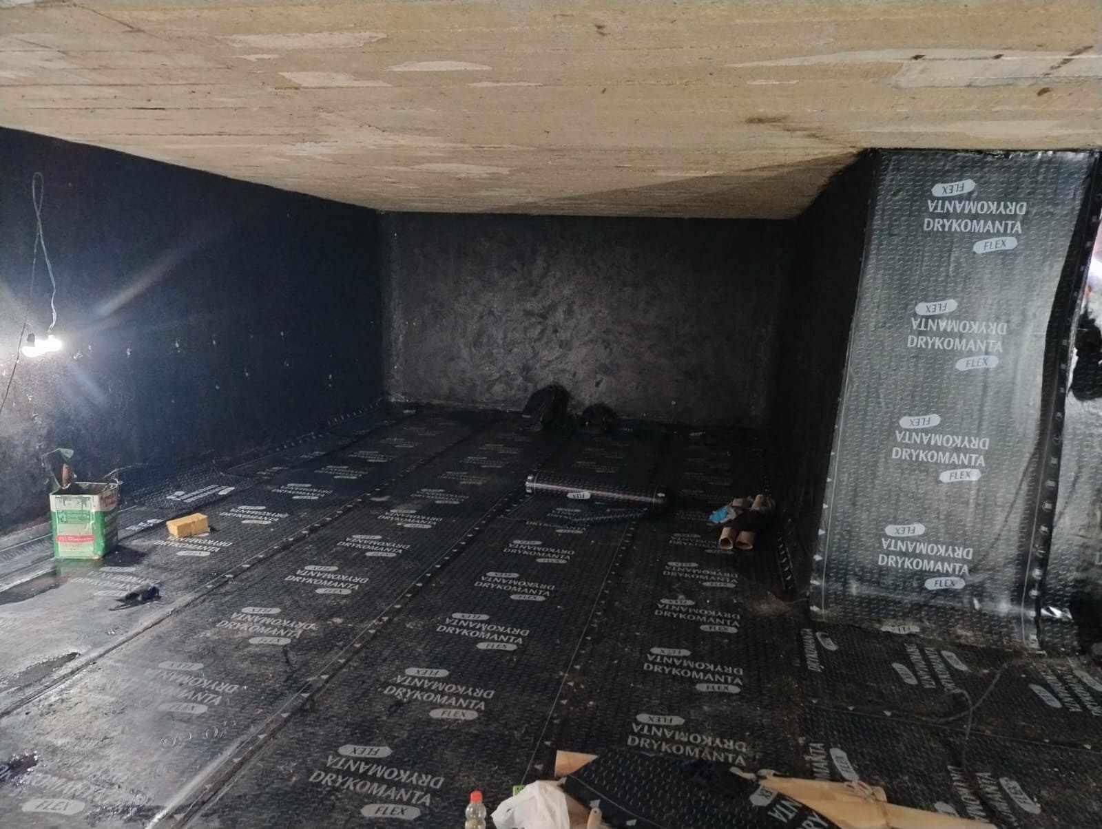 Impermeabilização de caixas d'água, reservatórios e piscinas.