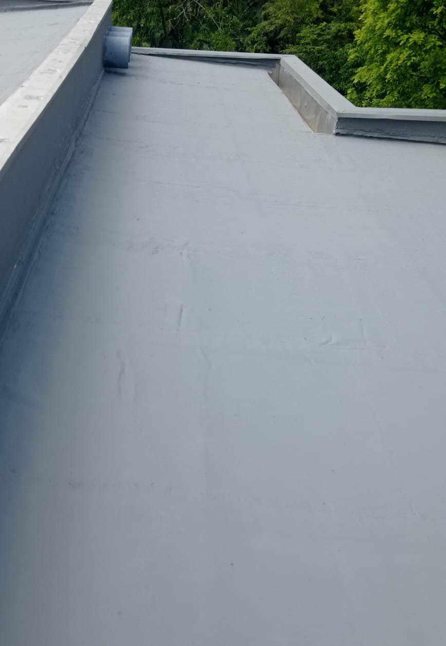 Impermeabilização de lajes expostas com borracha liquida térmica e bidim.