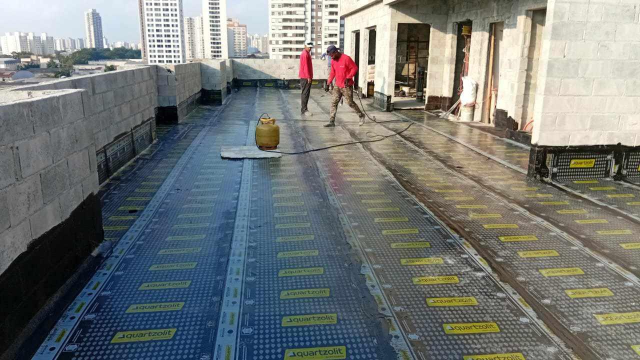 Impermeabilização de laje e cobertura com manta asfáltica.