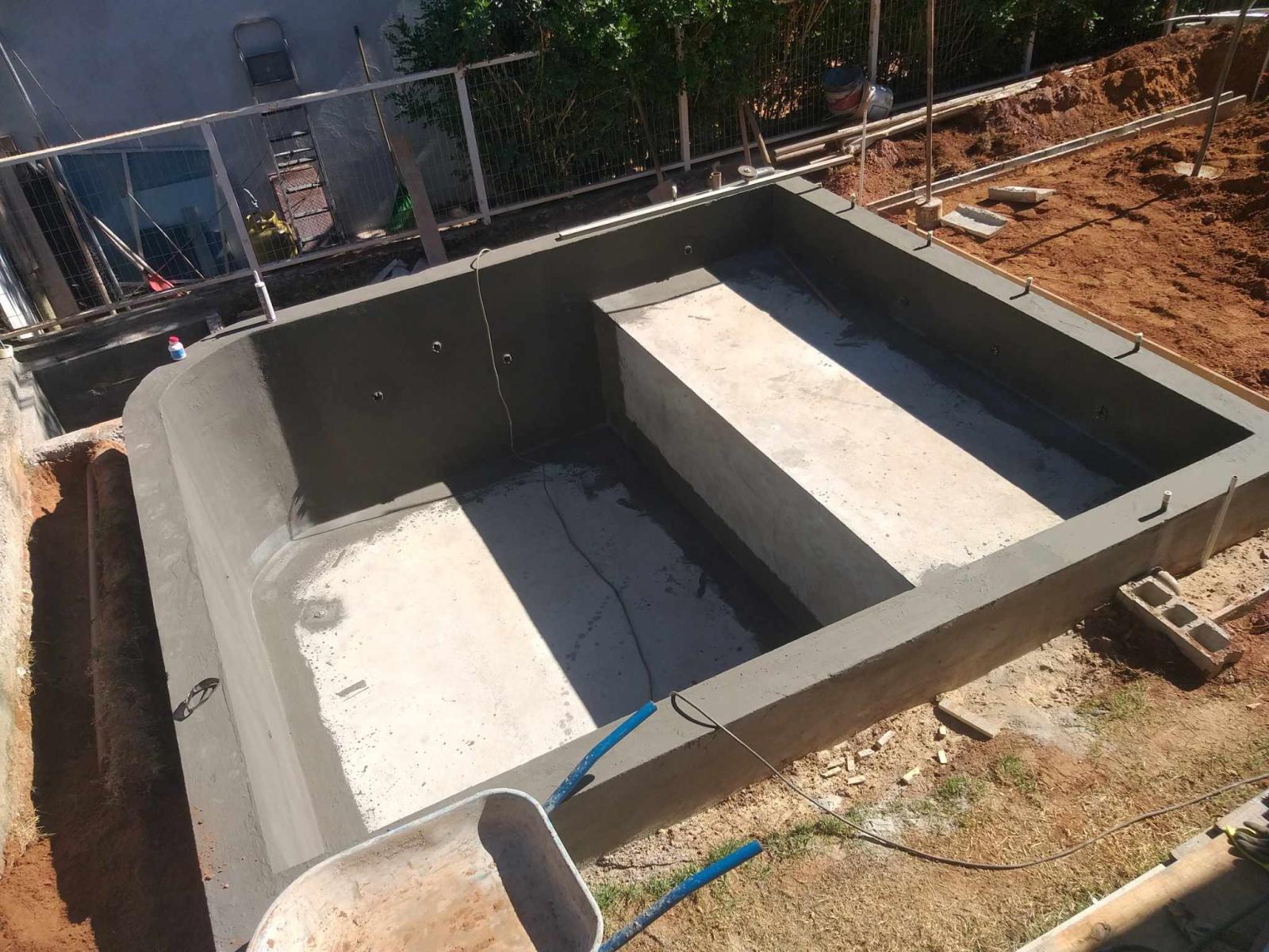 Impermeabilização de piscina com argamassa polimérica.