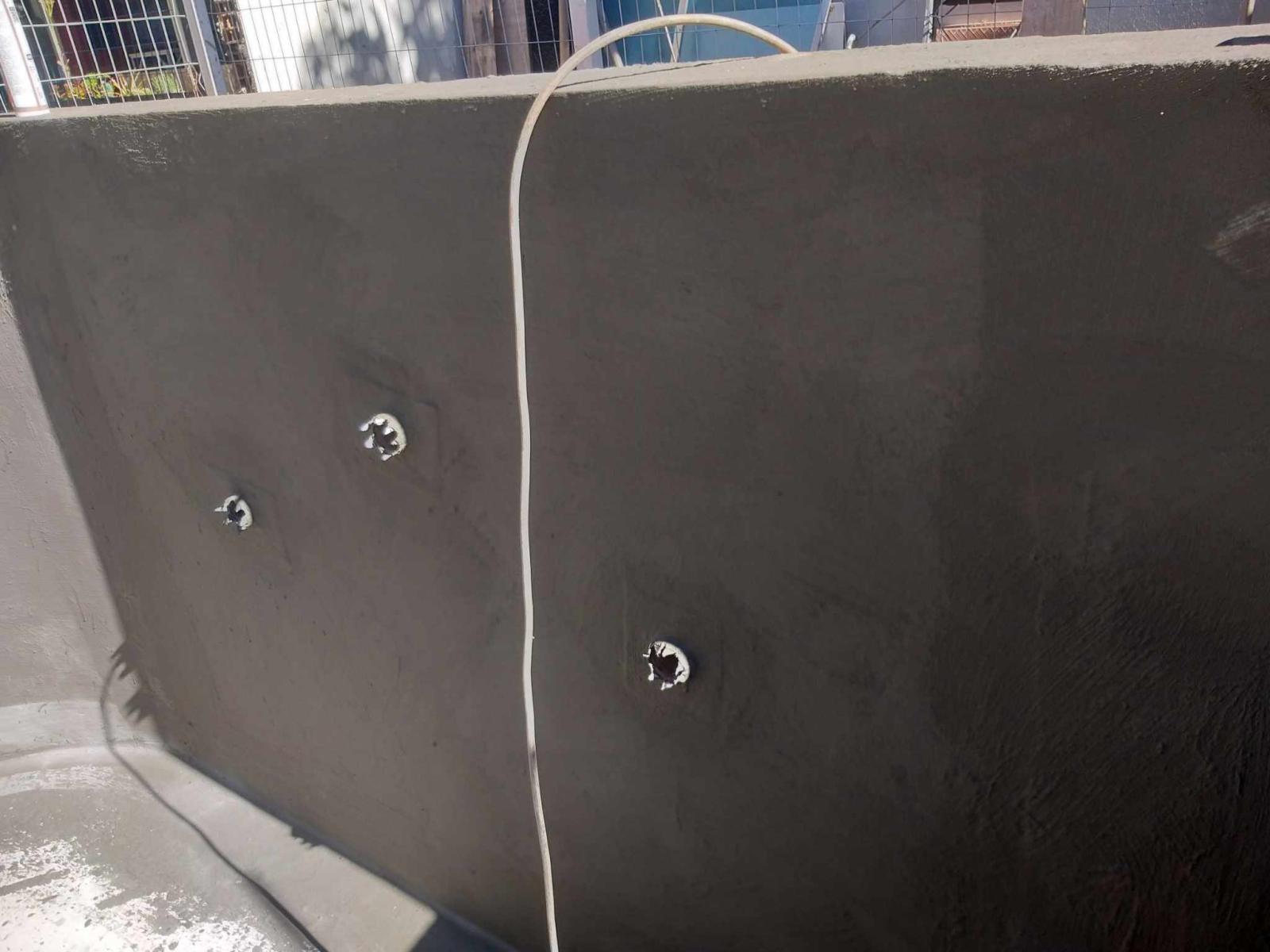 Impermeabilização de piscina com argamassa polimérica e Bidim. 