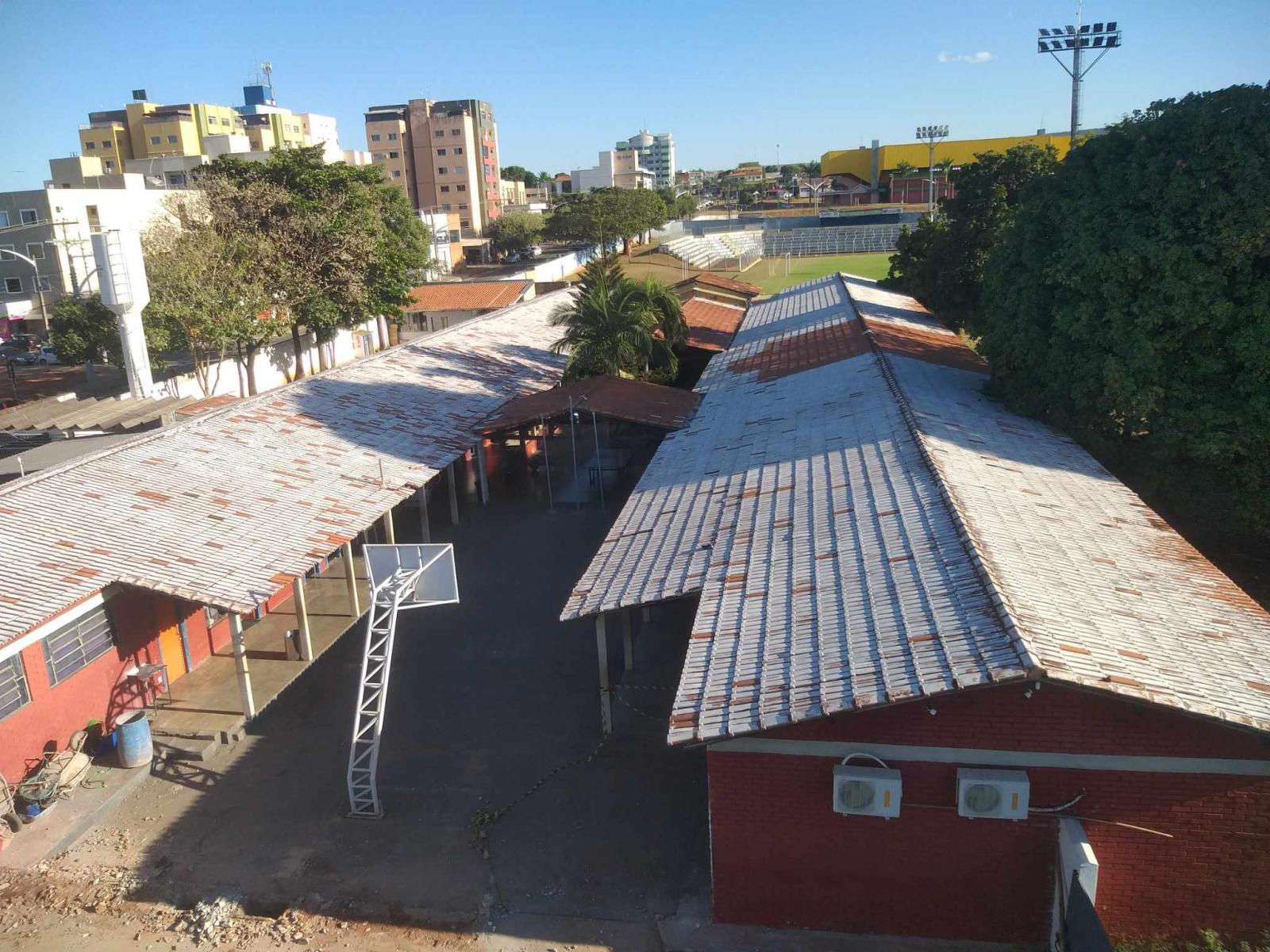 Impermeabilização e isolamento térmico, para telhados e coberturas expostas com borracha liquida térmica.