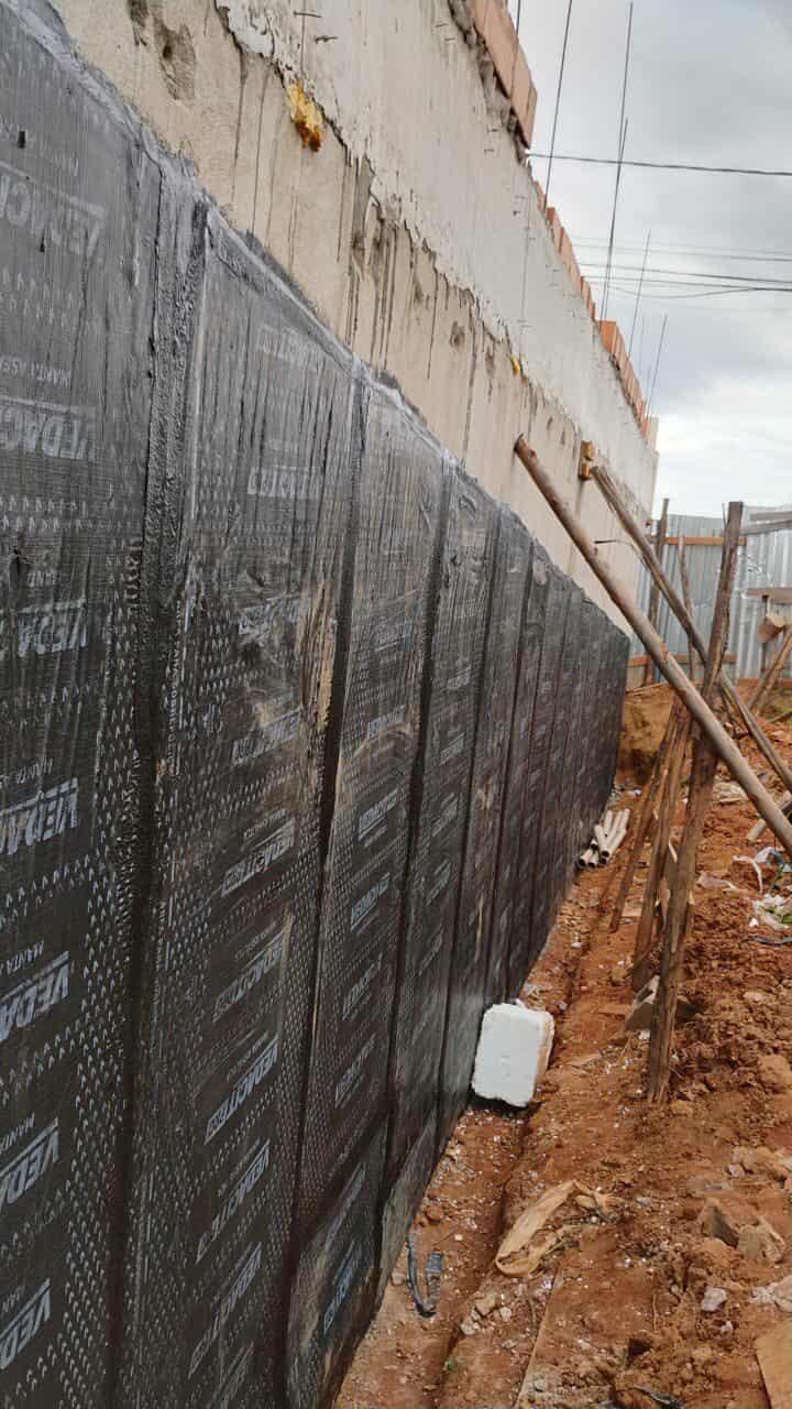 Impermeabilização de muro de arrimo, baldrames, alicerce e paredes,manta asfáltica, argamassa polimérica e manta liquida.