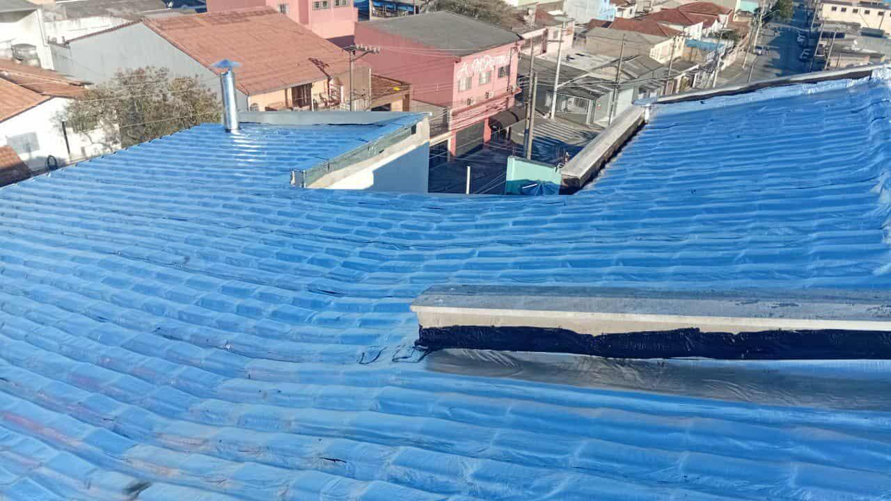 Impermeabilização e isolamento térmico, para telhados e coberturas expostas com manta asfáltica aluminada.