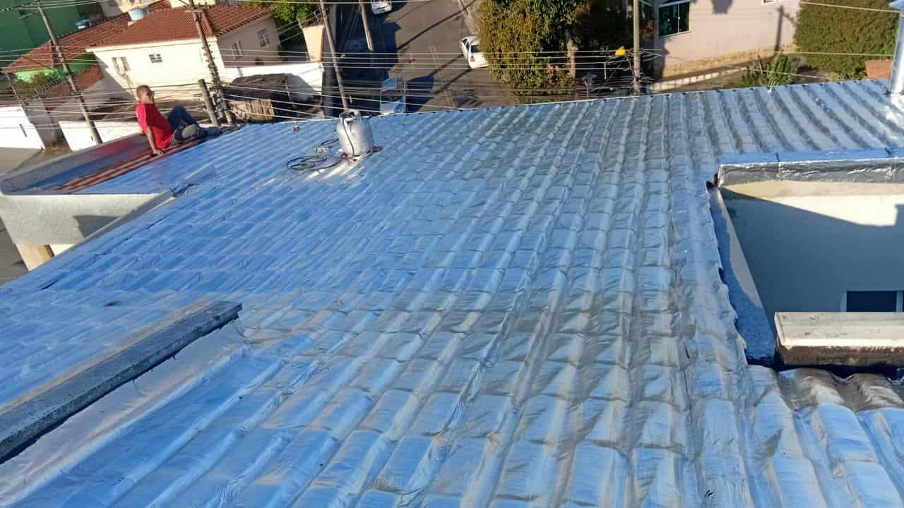 Impermeabilização e isolamento térmico, para telhados e coberturas expostas com manta asfáltica aluminada.