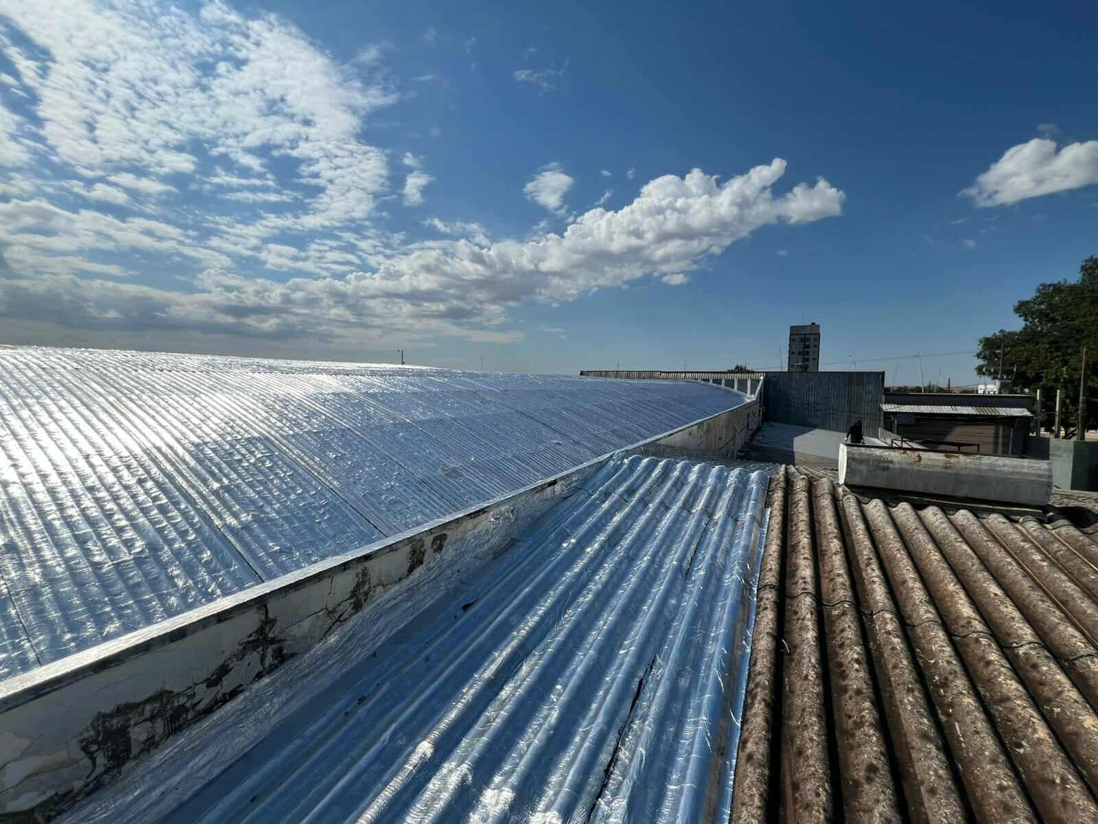 Impermeabilização e isolamento térmico, para telhados e coberturas.
