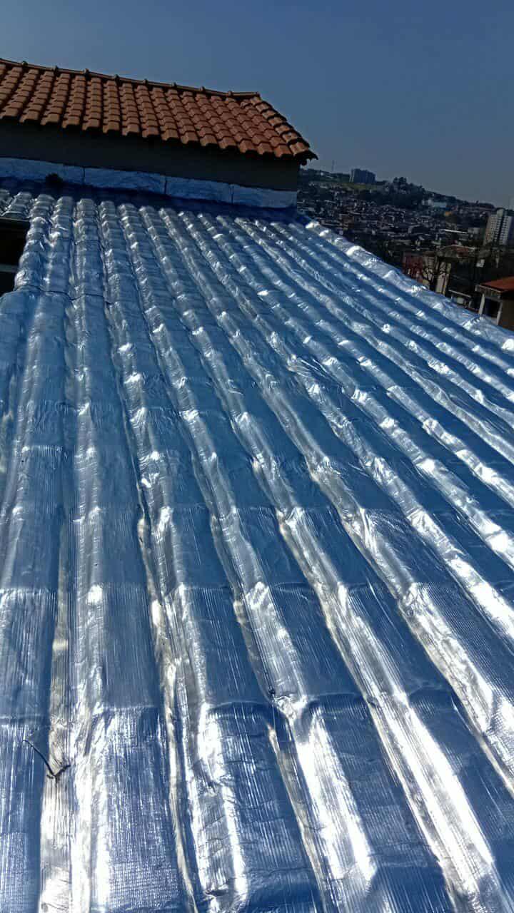 Impermeabilização e isolamento térmico, para telhados e coberturas expostas..