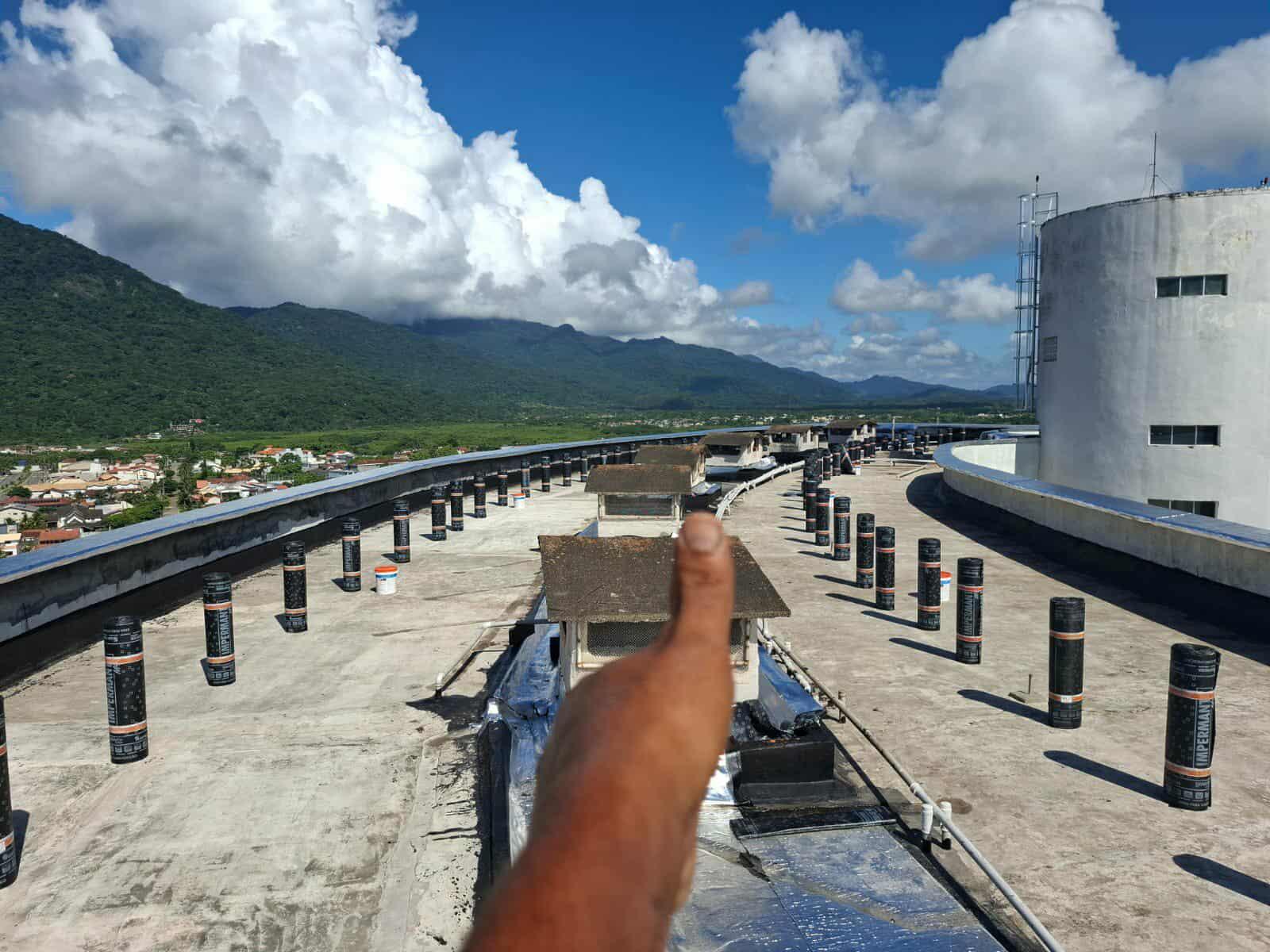 Impermeabilização de laje com manta asfáltica alumina.