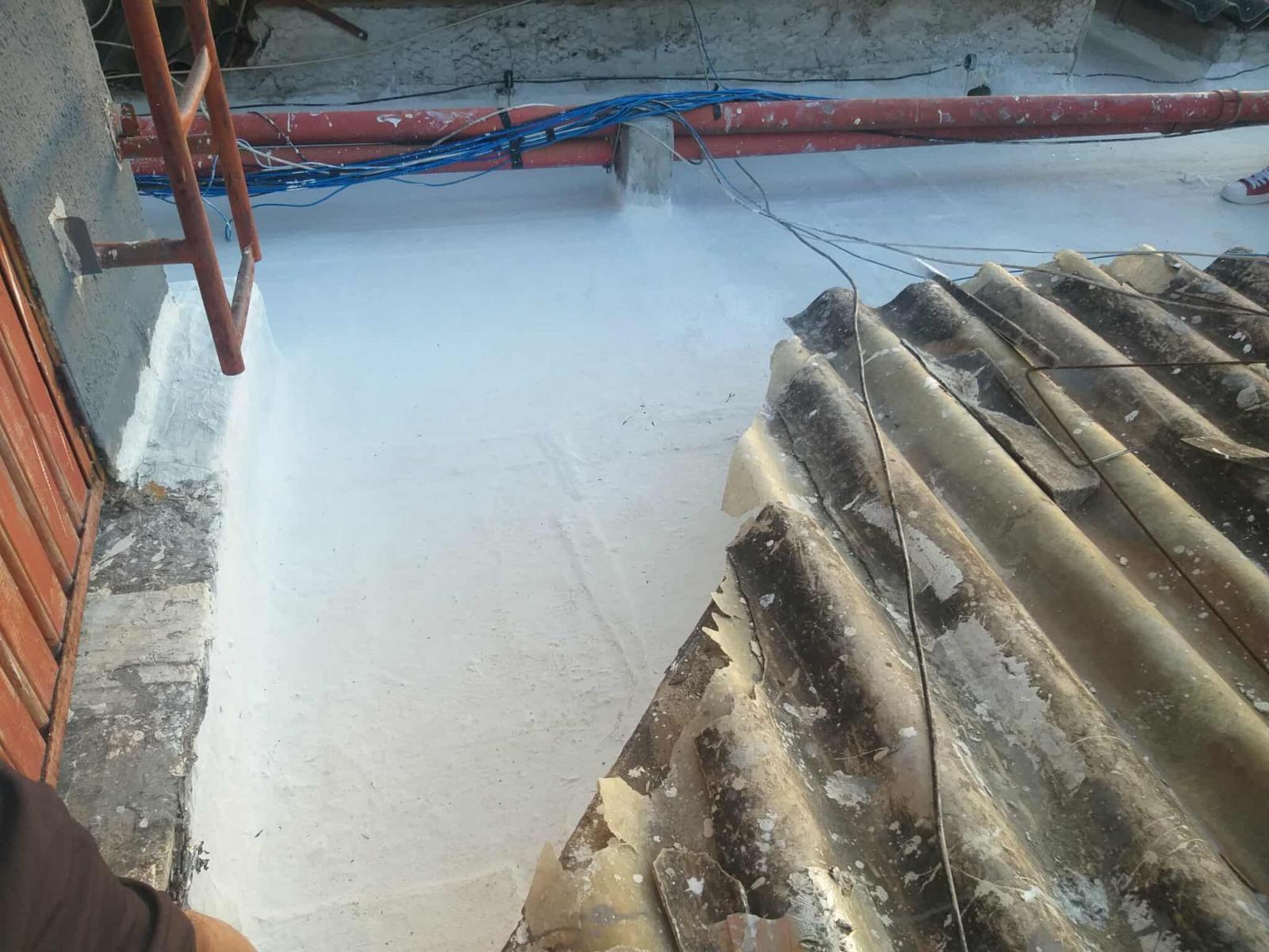 Impermeabilização de lajes e telhados com manta liquida e manta asfáltica.