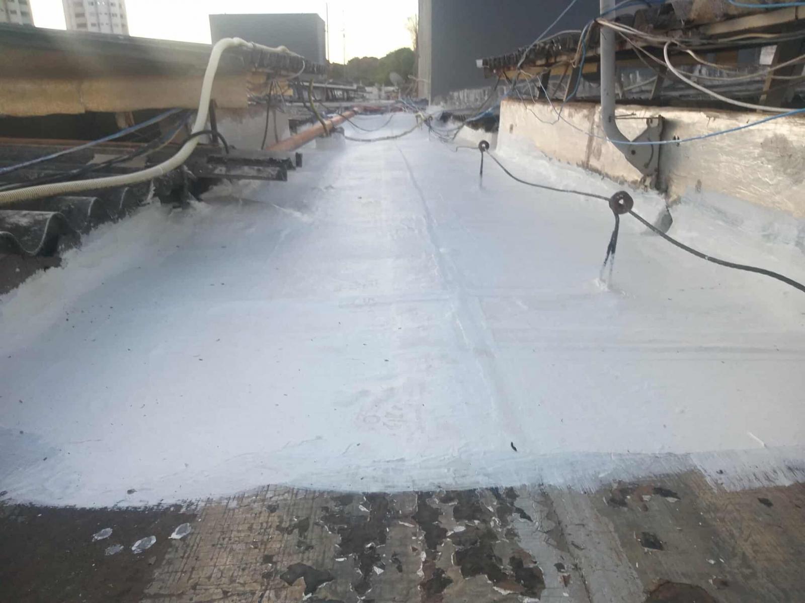 Impermeabilização de lajes e telhados com manta liquida e manta asfáltica.