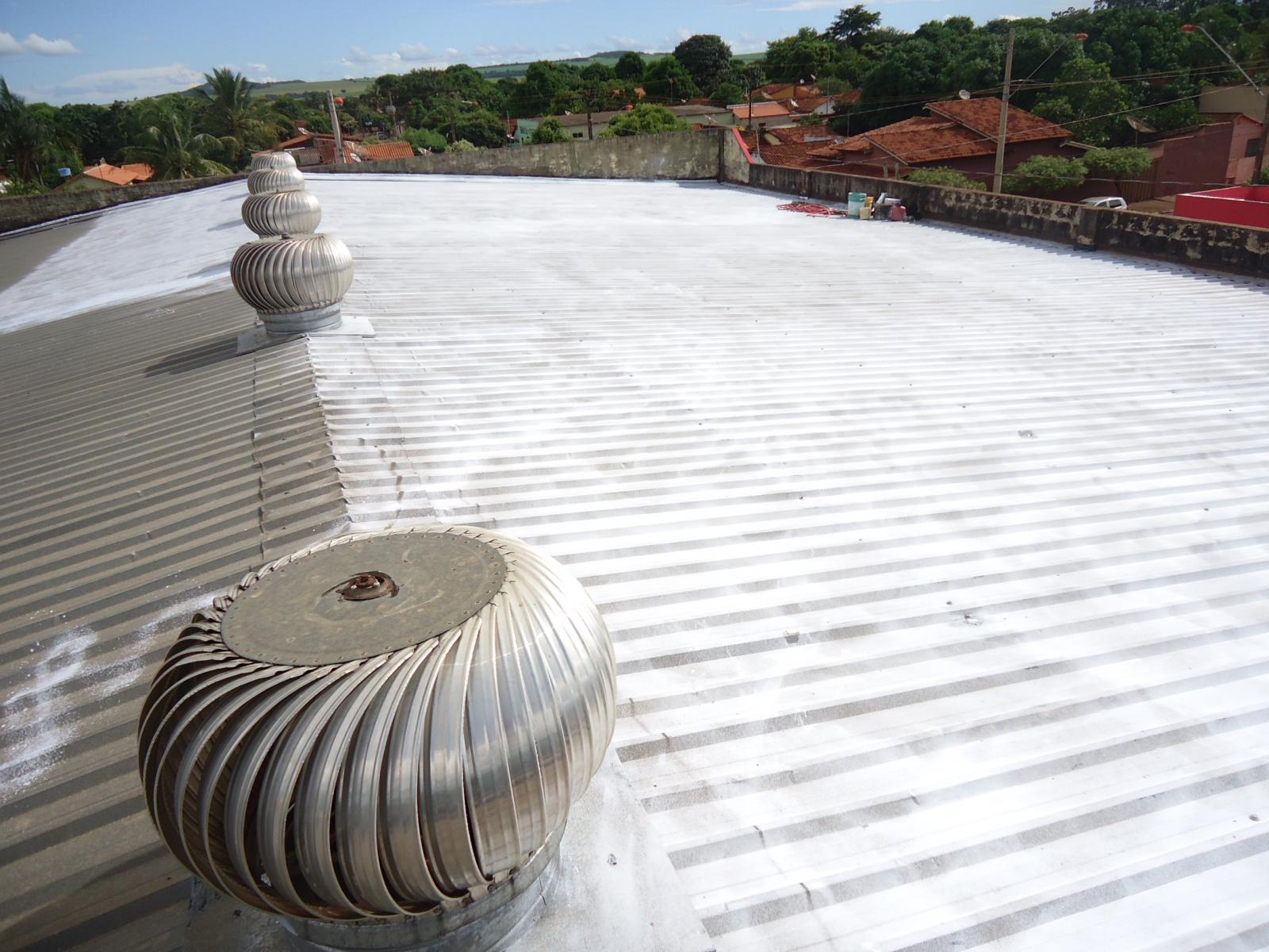 Impermeabilização e isolamento térmico, para telhados e coberturas expostas.