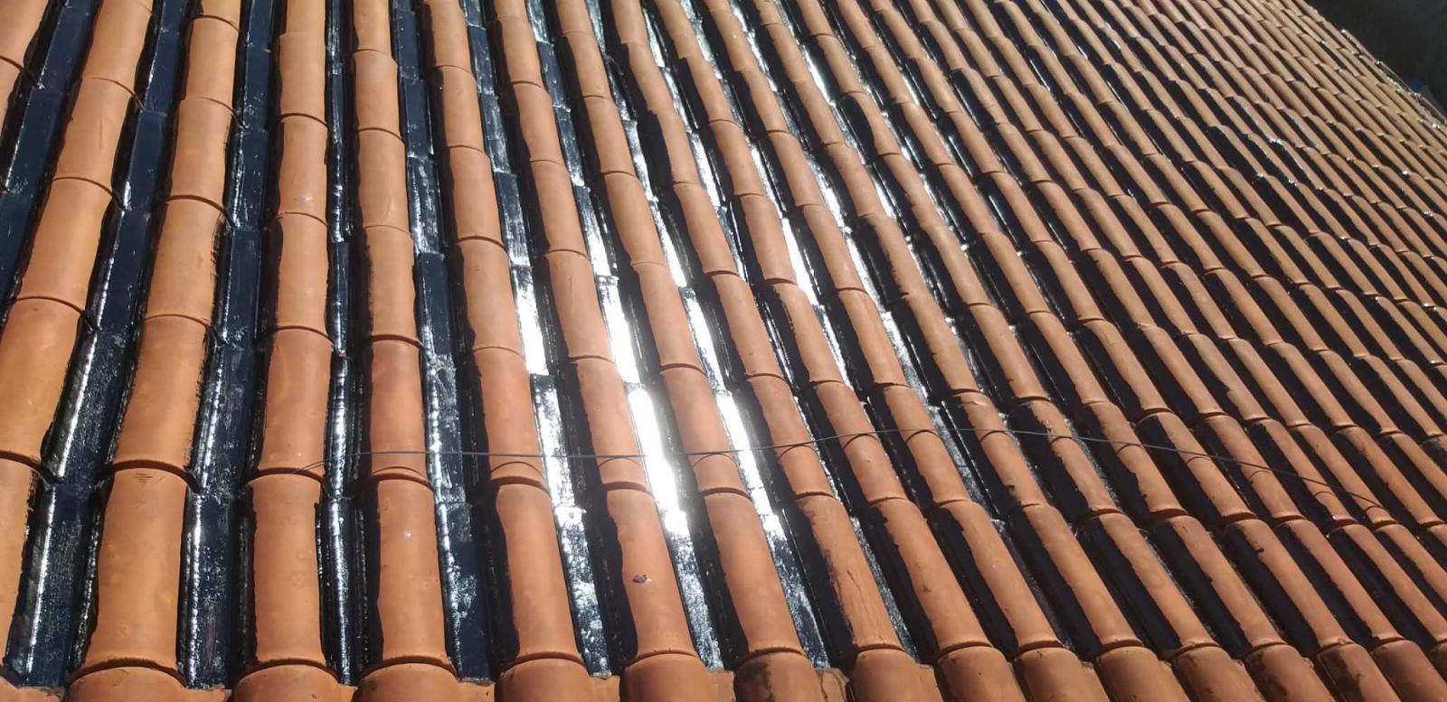 Impermeabilização e isolamento térmico, para telhados e coberturas expostas com manta asfáltica aluminada.