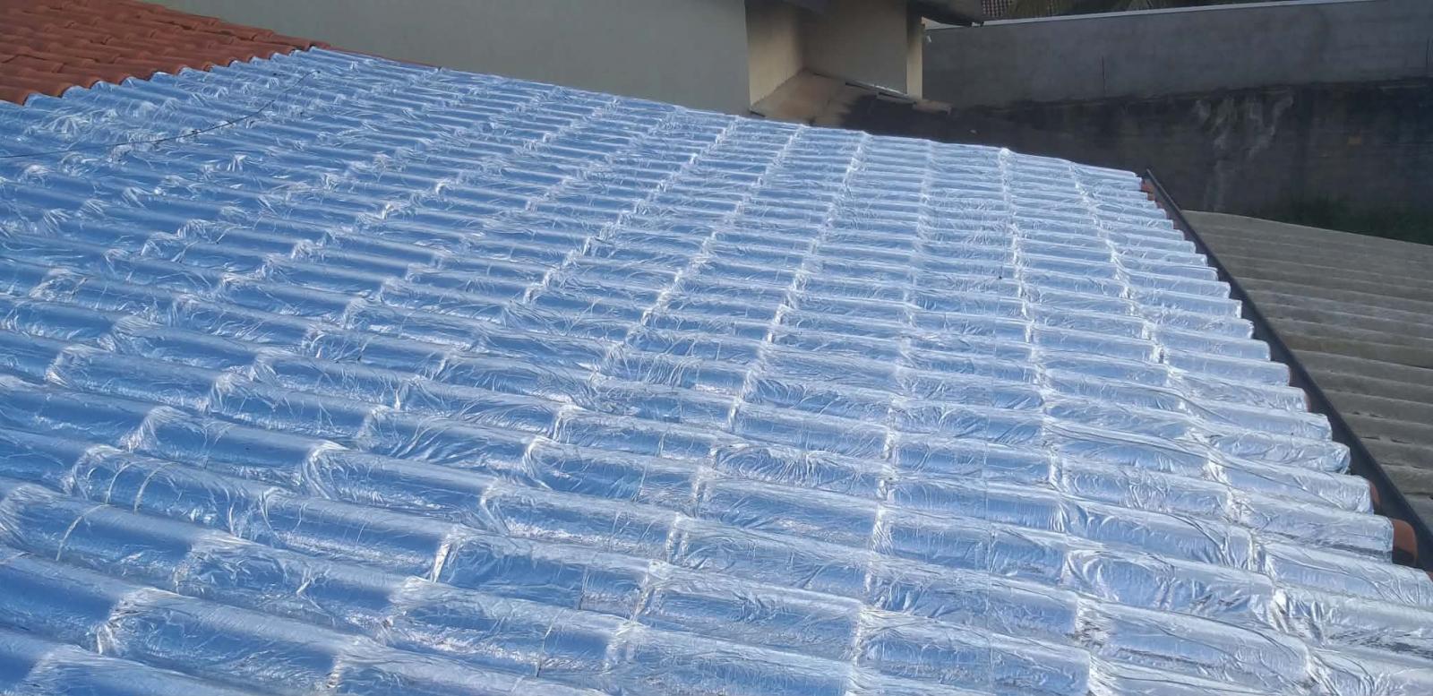 Impermeabilização e isolamento térmico, para telhados e coberturas expostas com manta asfáltica aluminada.