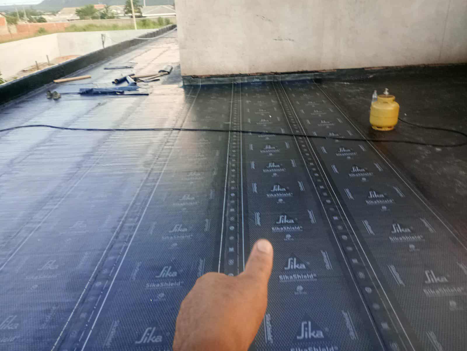 Impermeabilização de laje com manta asfáltica comum 4mm.