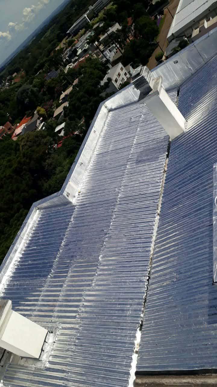 Impermeabilização e isolamento térmico, para telhados e coberturas expostas com manta asfáltica aluminada.
