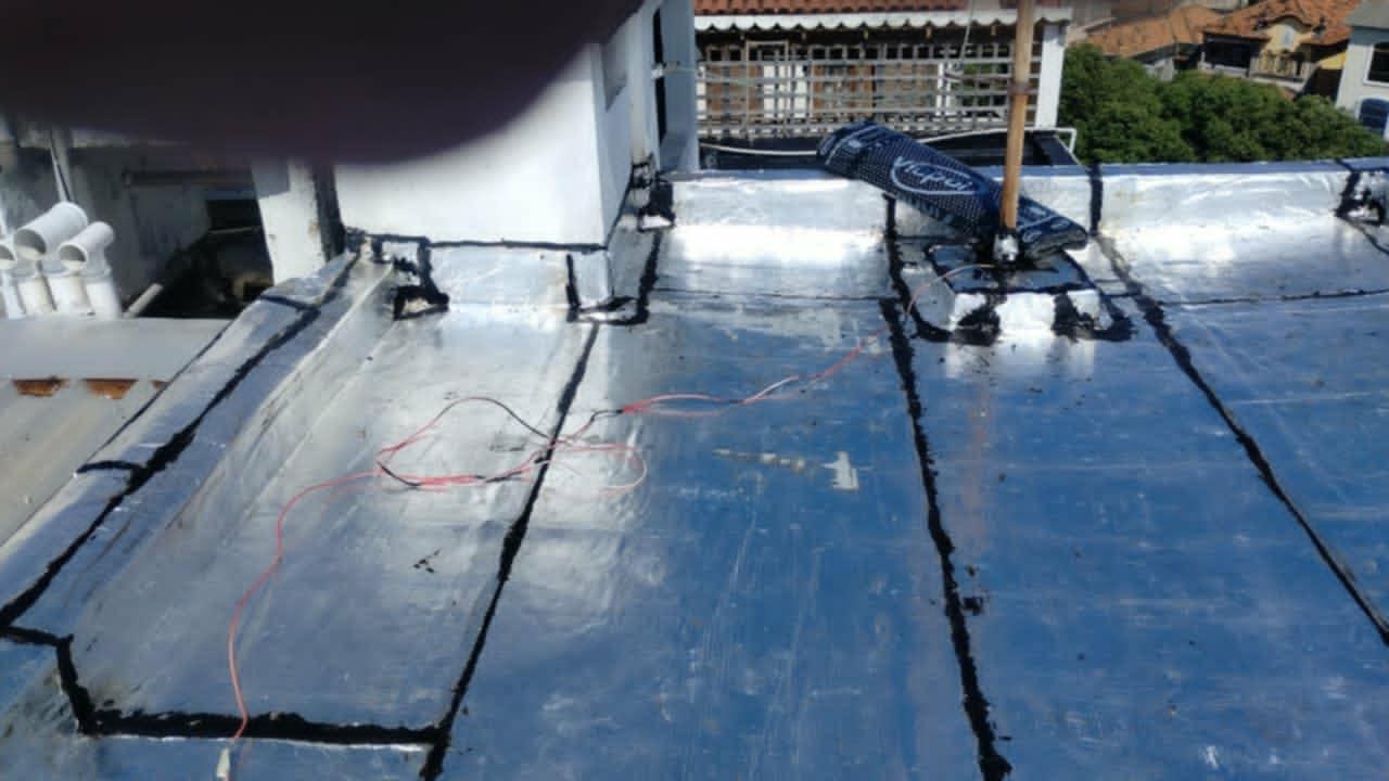 Impermeabilização e isolamento térmico, para telhados e coberturas.